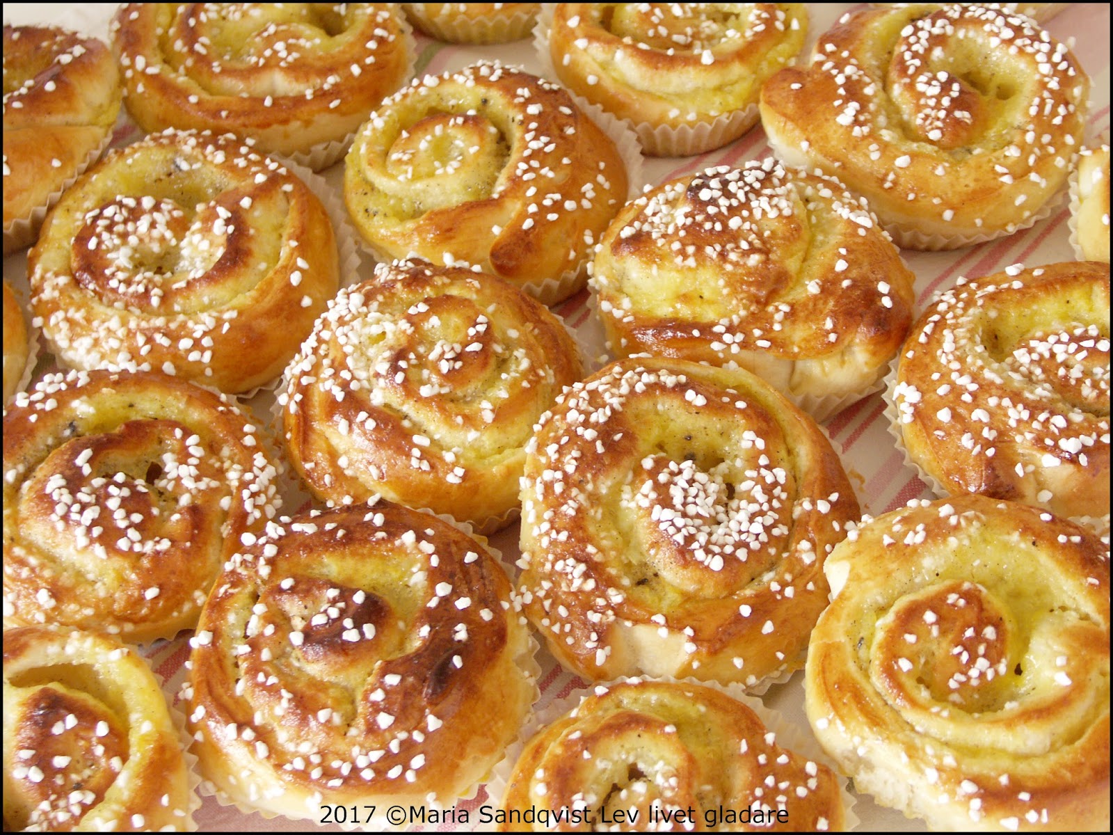 Lev livet gladare Bullar med vaniljkräm och mald vaniljstång