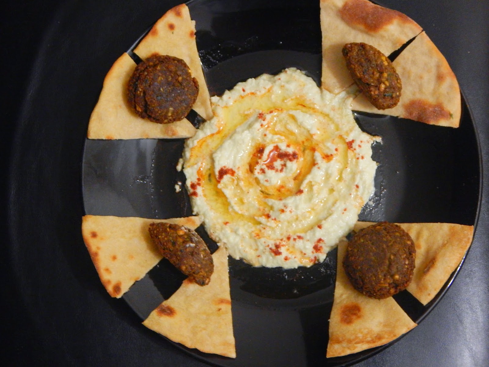 World Cuisine (Mediterranean) : Pita Bread with Hummus and Falafel