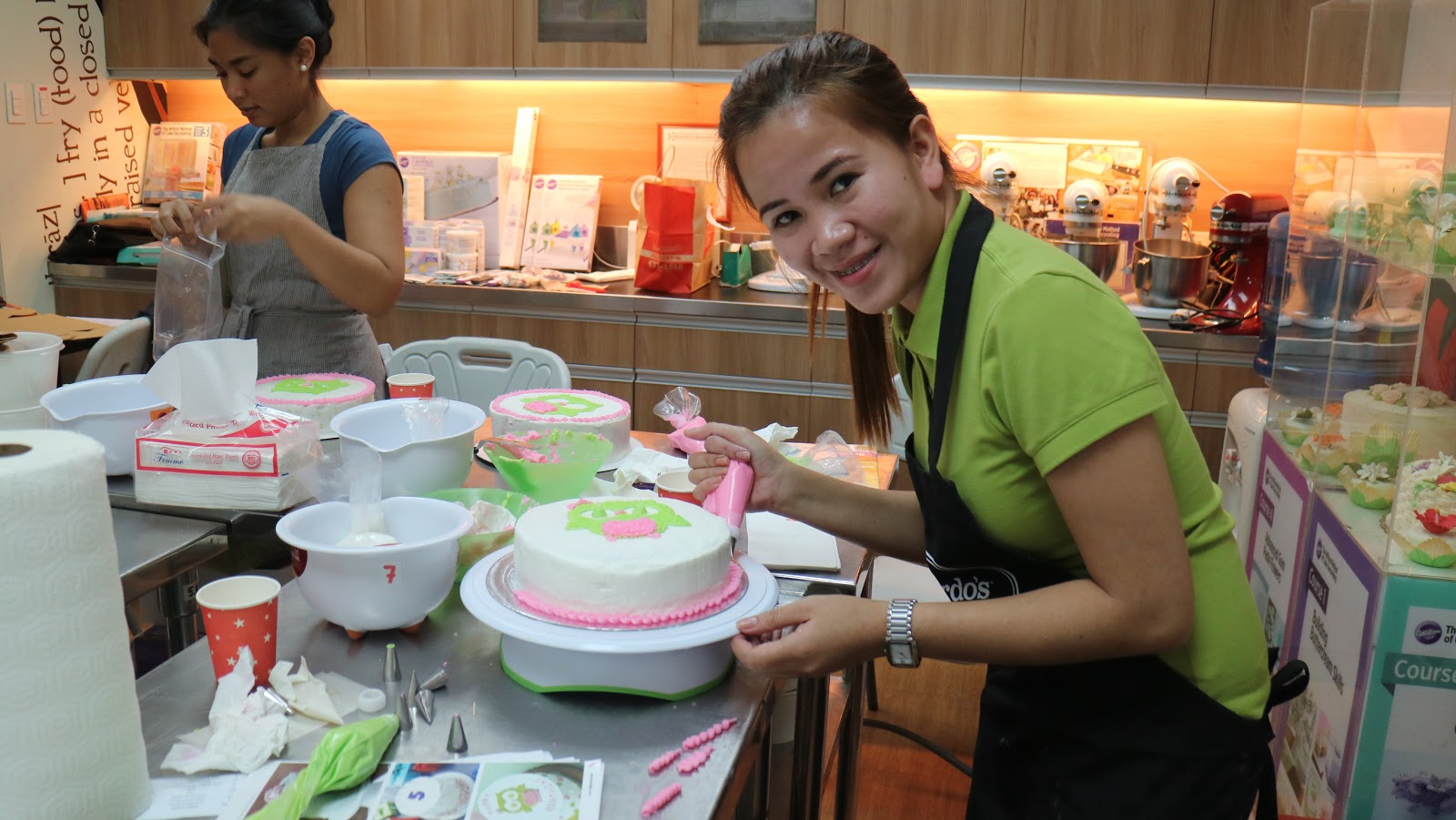 Gastronomy By Joy What Does A Wilton Cake Decorating Class Worth