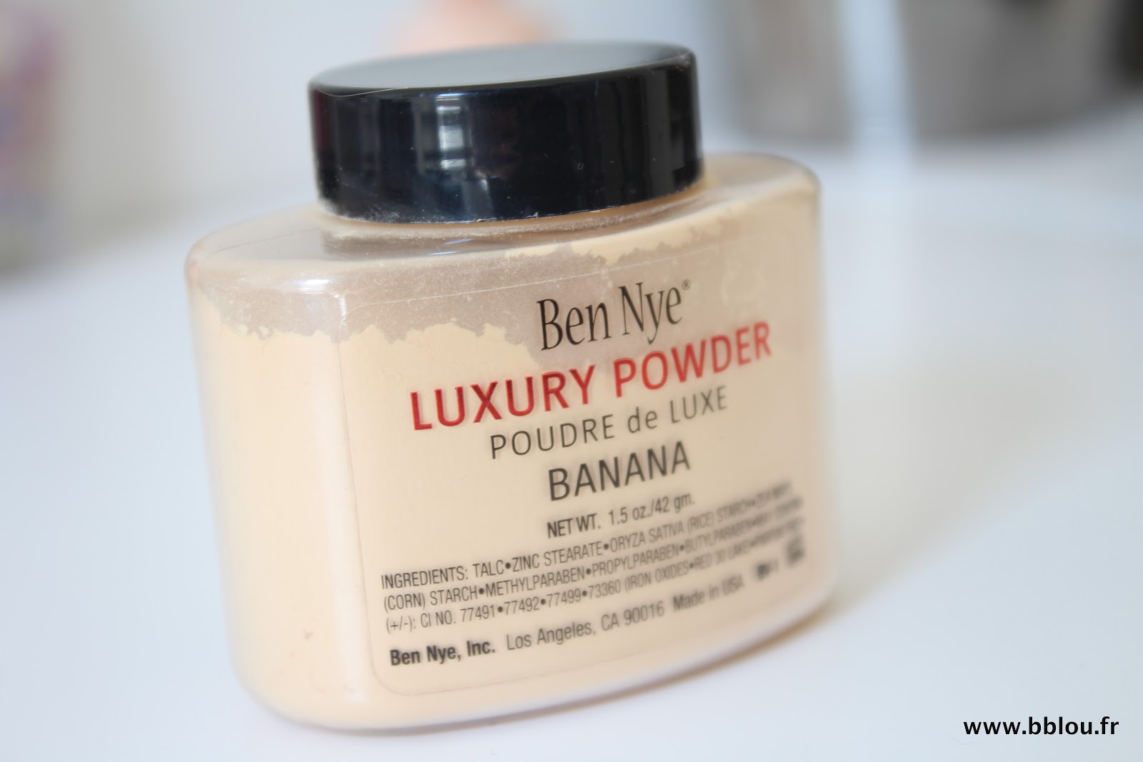 http://www.beautybylou.com/2014/03/j-teste-la-celebre-banana-powder-de-ben.html