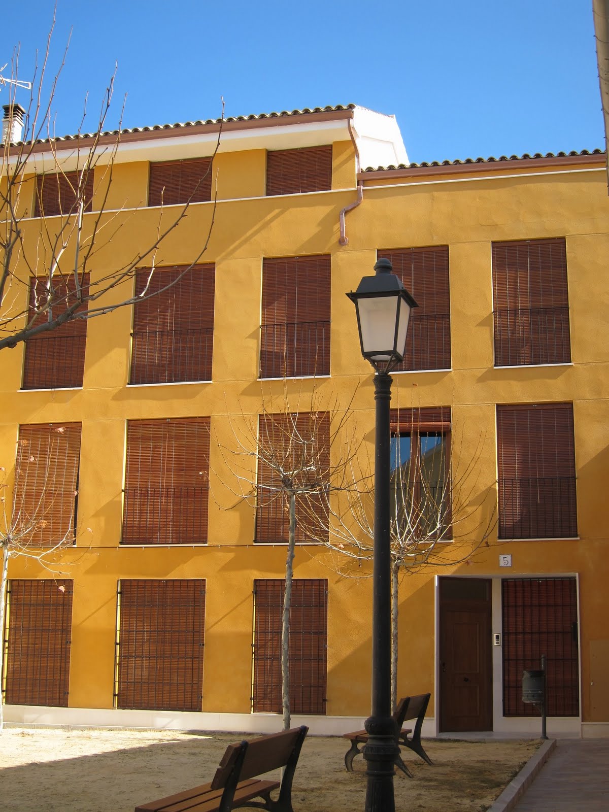 APIARIUM *Casas rehabilitadas en el casco antiguo (II).