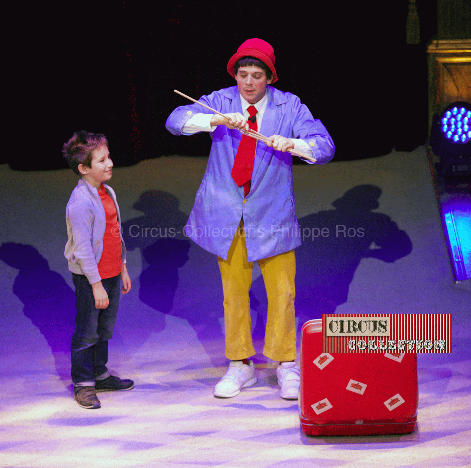 le clown Robb Torre avec un enfant du public 
