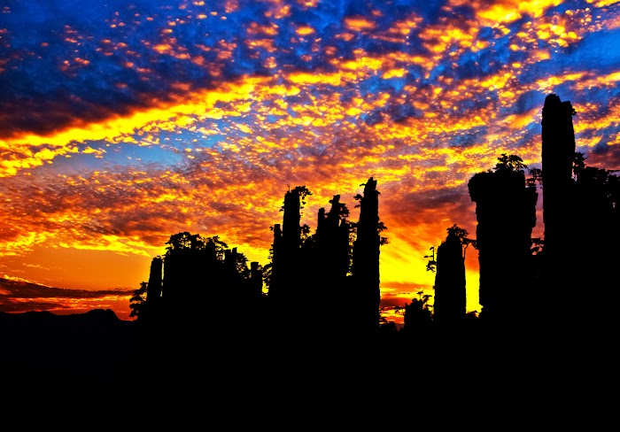 Amazingexplore Wulingyuan Scenic Area in Zhangjiajie, Stunning Color in Evening