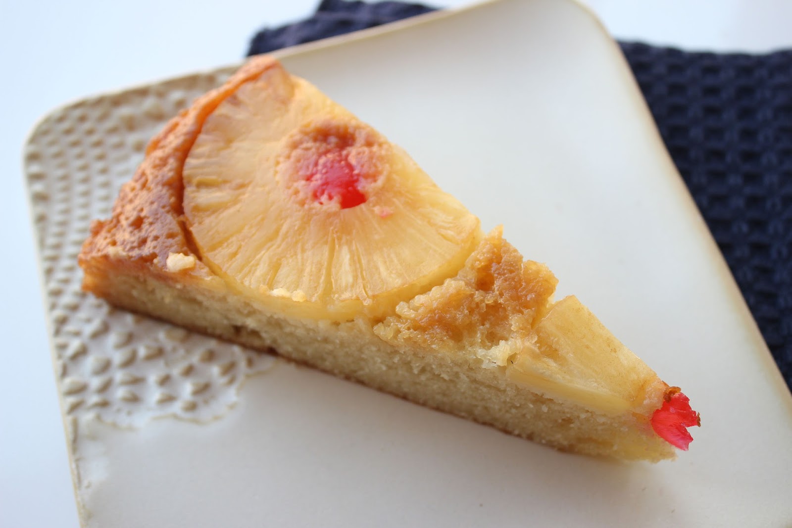 Ananaskeikauskakku tuo muistoja lapsuudesta Kulinaari