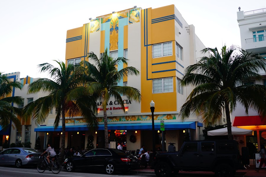 Art deco walk around Miami