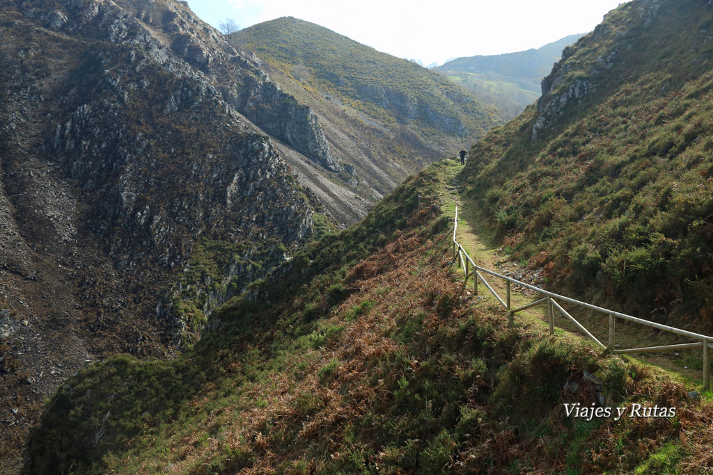 Zona con barandillas de la Ruta del Chorrón, Asturias
