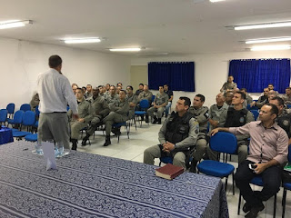 Policiais militares da 3ª CIA/ 12º BPM participam de palestra com ex-policial da da PM de São Paulo