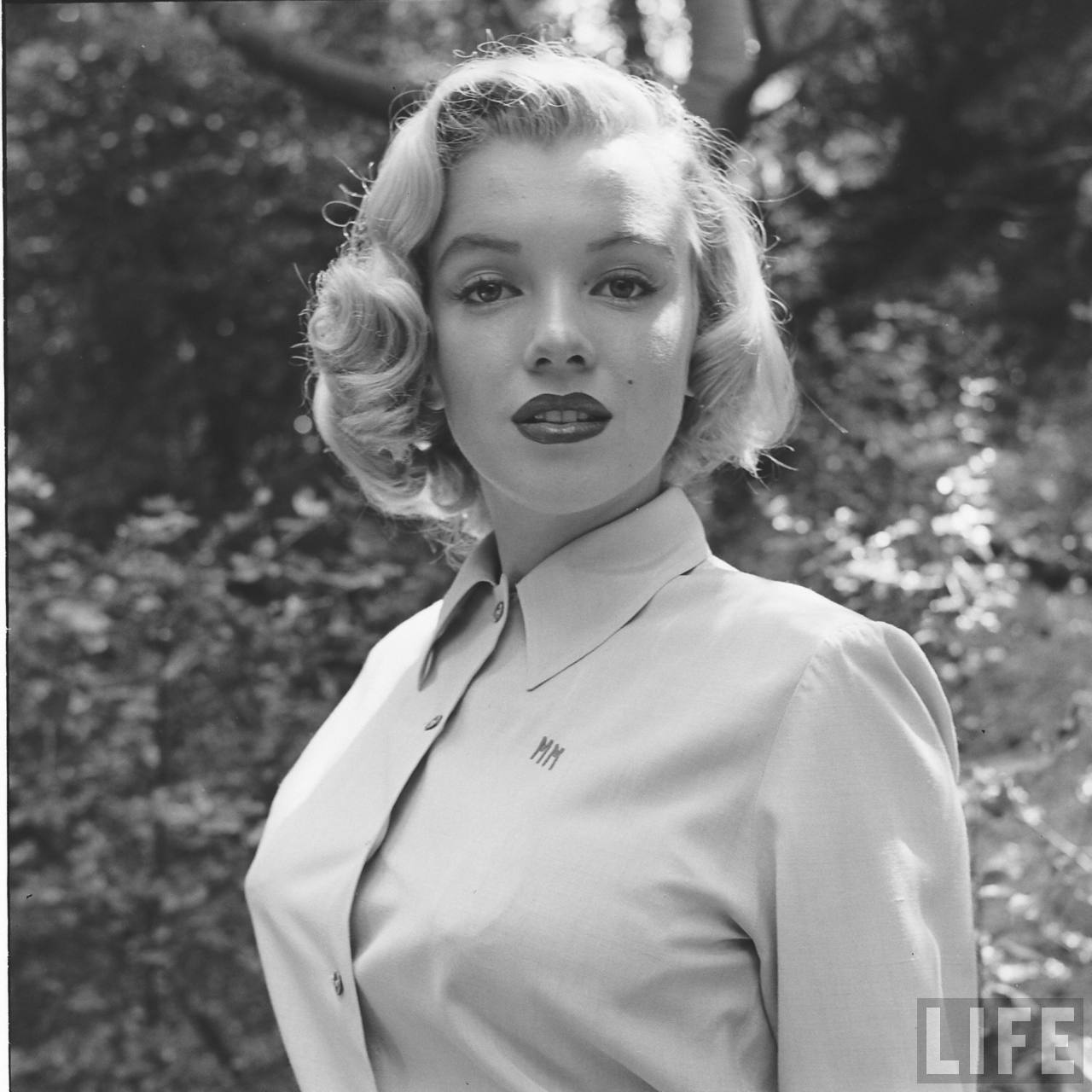 Rare photos of a young and then still unknown Marilyn Monroe hiking in the woods 1950 - 60