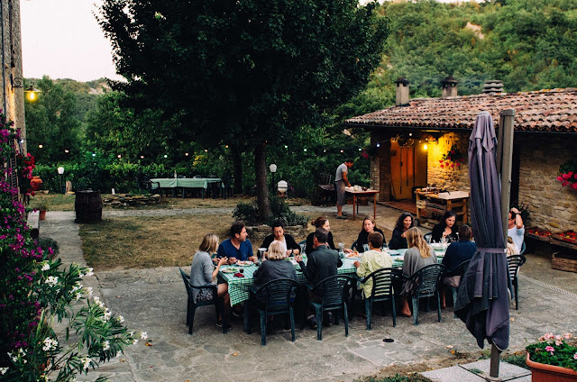 Dining al fresco, La Tavola Marche
