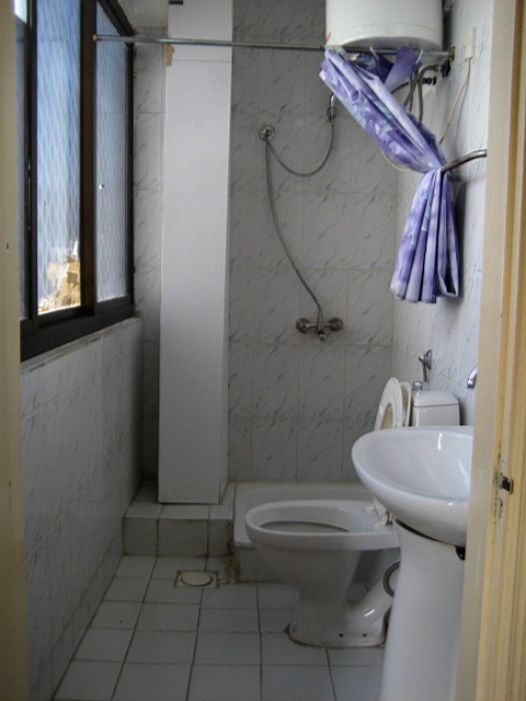 Al Uruba Hotel bathroom. Dubai. January 2012.