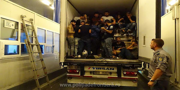 26 migranţi ascunși în cabina unui camion, descoperiți la P.T.F. Calafat