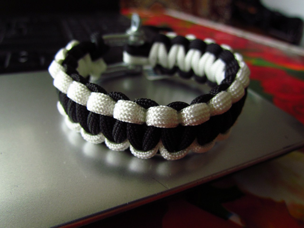 Aneka Kerajinan Tangan Gelang Dari Tali Cantik Dan Unik aneka kerajinan tangan gelang dari tali cantik dan unik