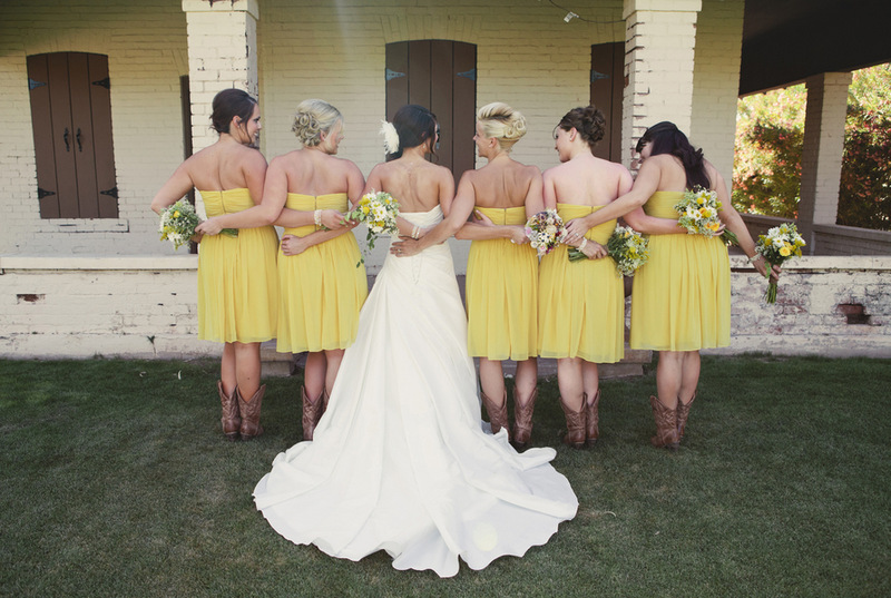 Real Wedding Lindsey Dj Rustic Diy Outdoor Wedding With Kraft