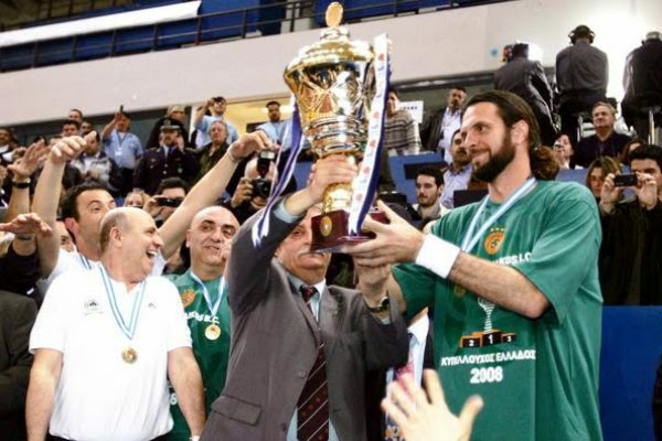 Το πρώτο Κύπελλο... στην γκαρσονιέρα! (vid)