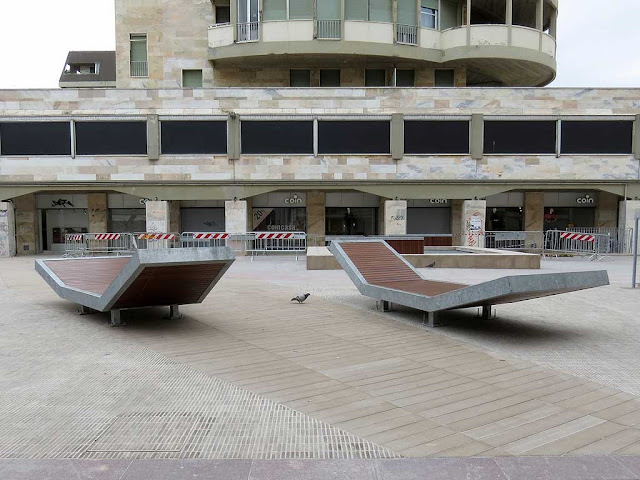 New benches, piazza Attias, Livorno