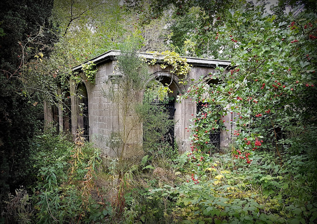 mausoleum at west kirk Culross mausoleum at west kirk Culross
