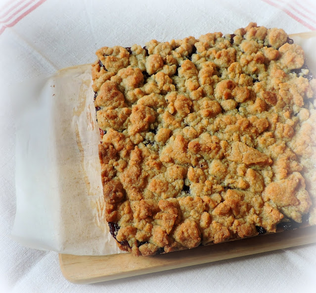 Cranberry Crumble Bars