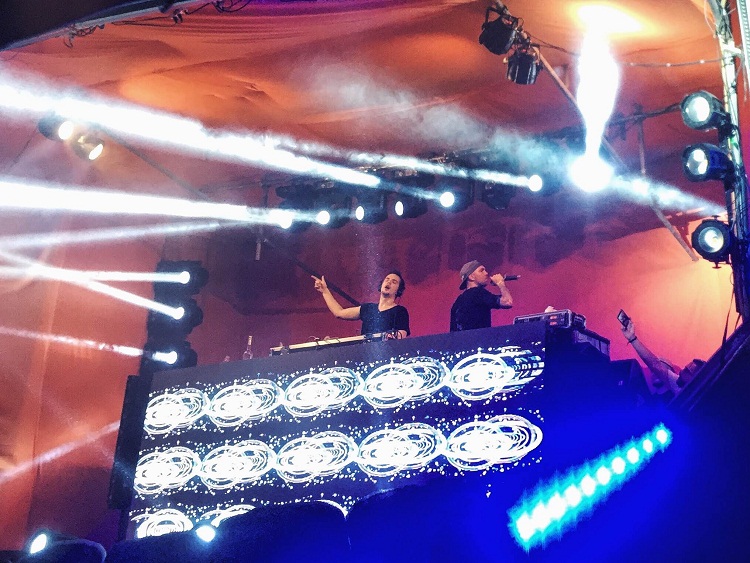 NO CLASS. Magnus and Kris Wehus killed it on the second day Summer Frolic in Mati, Davao Oriental