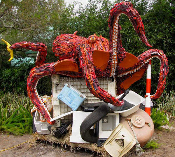 04-Angela-Haseltine-Pozzi-Washed-Ashore-Ocean-Pollution-Art-Sculptures-www-designstack-co