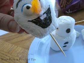 How to make Olaf the Snowman with marshmallows 