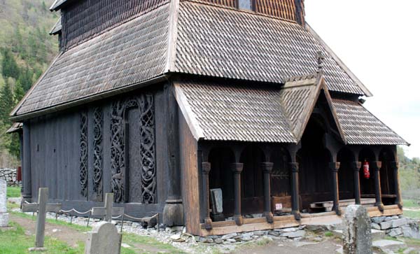 900年前につくられた、ノルウェーにある木造教会【ar】　ウルネスの木造教会　ヴァイキング文化・ウルネス様式
