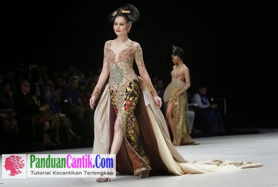 Model Kebaya Modern Legong Srimpi - Gambar Model Dress Kebaya Modern Anne Avantie Lengan Pendek dan Panjang Terbaru Model Kebaya Modern Legong Srimpi - Gambar Model Dress Kebaya Modern Anne Avantie Lengan Pendek dan Panjang Terbaru