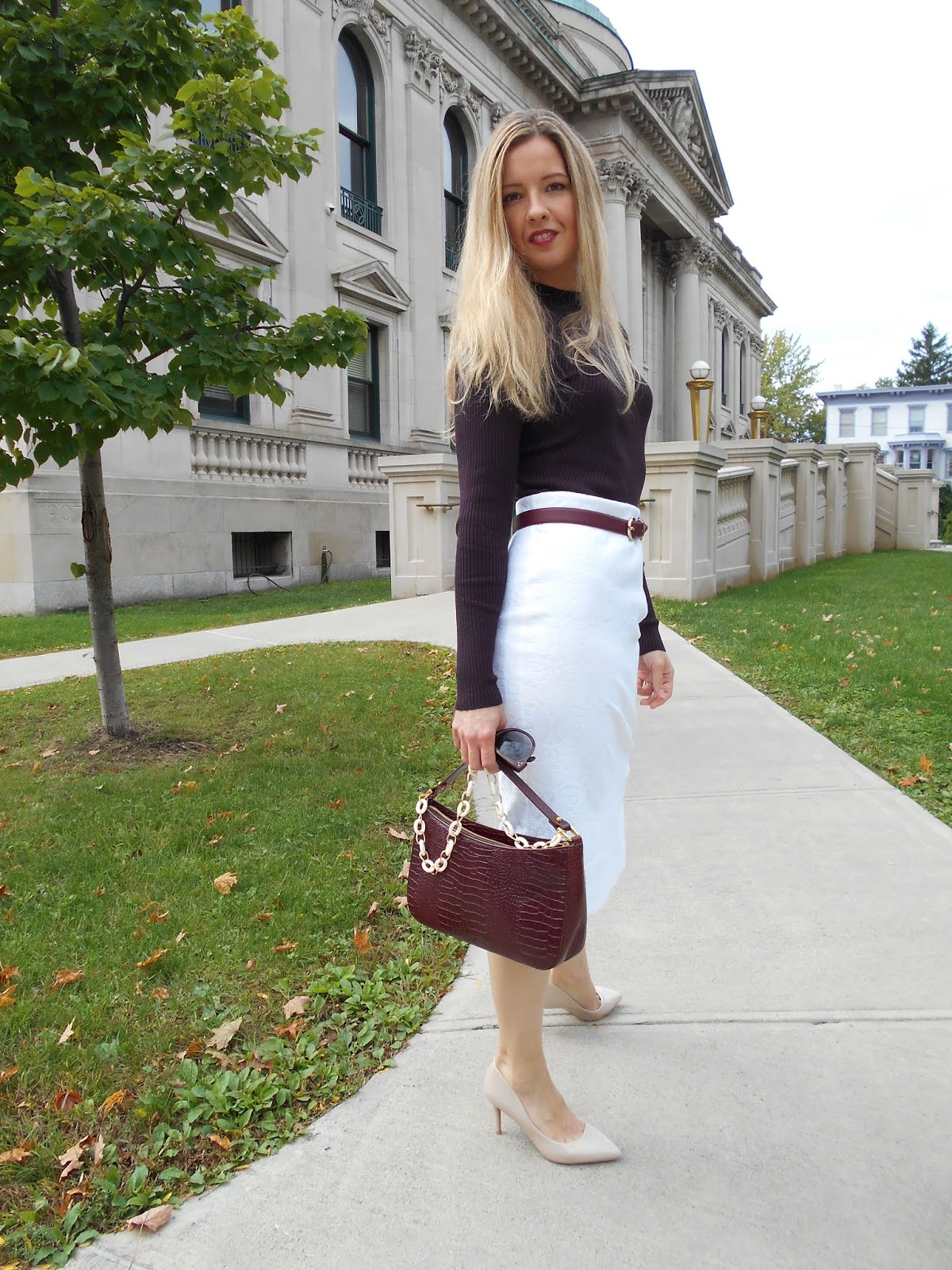 Champagne and Tweed: Fall Color Combos/ Burgundy and White