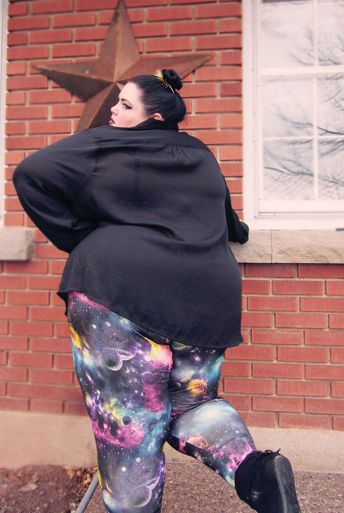 Fat girl in leggings
