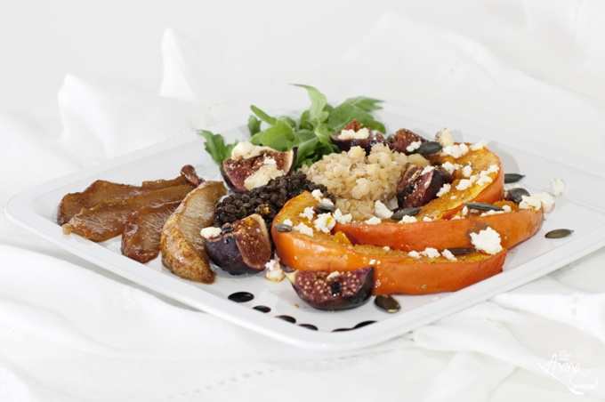 Salat aus Kürbis Feigen Linsen Birnen Feta Salat aus Kürbis Feigen Linsen Birnen Feta