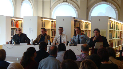 Josep Miquel Faura, moderador, Joan Carles Alay, arqueòleg, Marc Balcells, criminòleg, i LLum Prados, cap de la Unitat de Patrimoni Artístic dels Mossos d'Esquadra