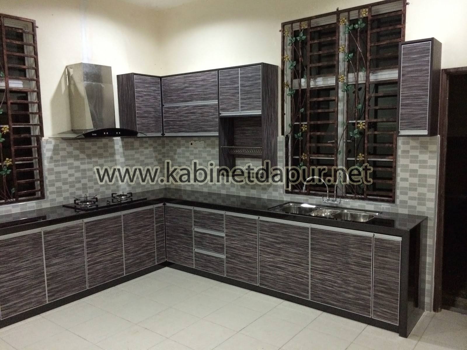 Projek Kabinet Dapur Di Taman Bayan Mas Bkt Kayu Hitam Ini Projek Kabinet Dapur Terbaru Kami Bln Ogos 2017 Tuan Rumah Memilih Table Top Konkrit Kemasan Mozek Manakala Pintu Dari Material Melamine