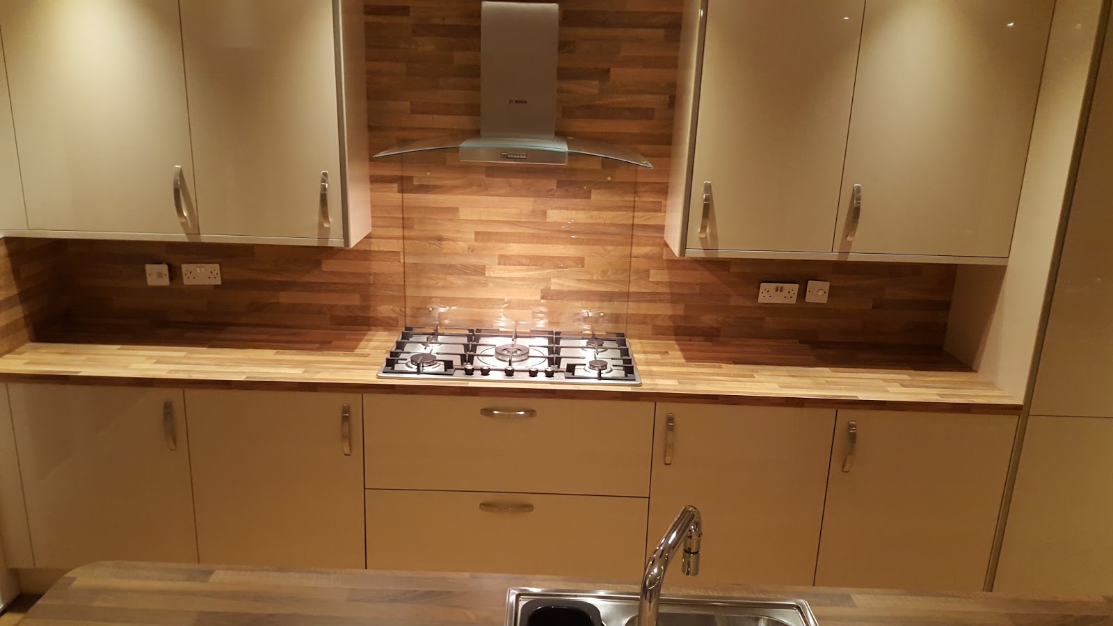 Elm Kitchens and Joinery Howdens Kitchen in a very spacious kitchen