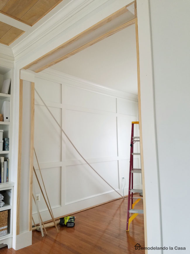 DIY Doorway Trim Remodelando la Casa