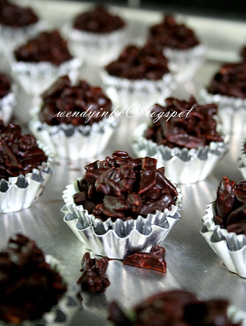 Table for 2.... or more Almond Rocher Nutty Treats 4