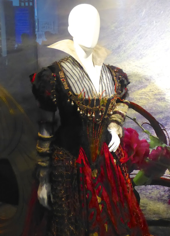 Red Queen costume Alice Through the Looking Glass