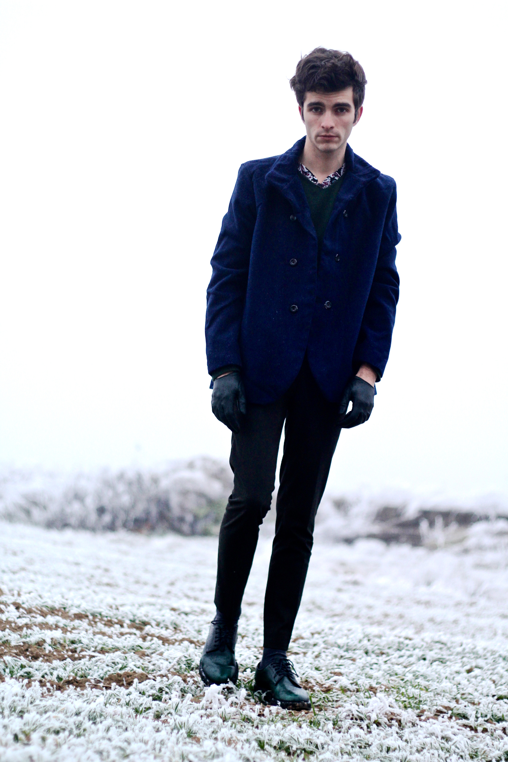 BLOG-MODE-HOMME-pull-cachemire-vert-american-vintage-churchs-leyton-chaussures-cuir-grine-cardigan-paysage-hiver-style-preppy-campagne-francais-dandy-jeune - 1 (1)
