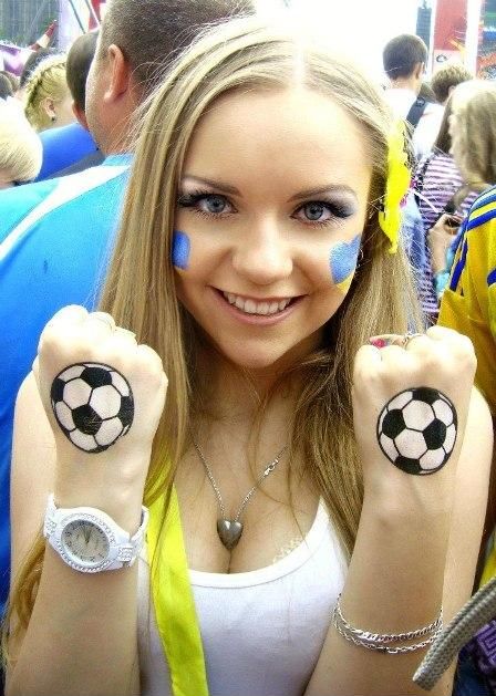 Ukraine+girls+fans+Euro+2012.jpg