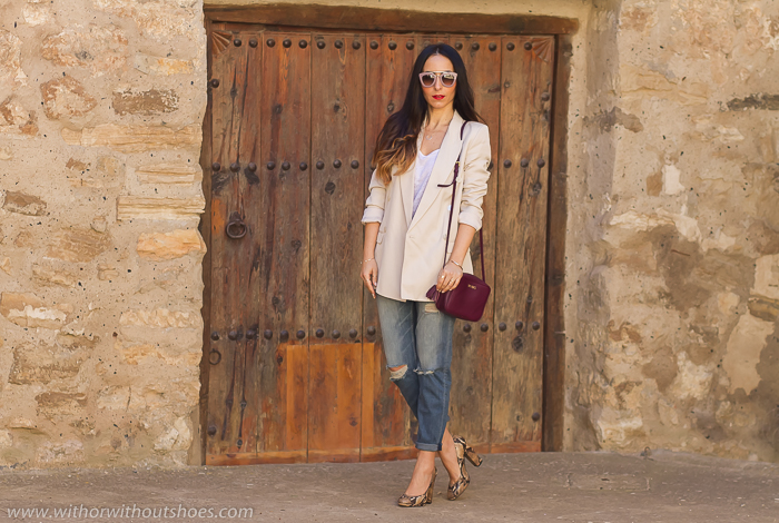 Blog de moda con looks con estilo blazer jeans y zapatos estampado animal de Sabina Teruel Resumen de los mejores looks del mes de abril de la blogger withorwithoutshoes influencers de moda de Valencia