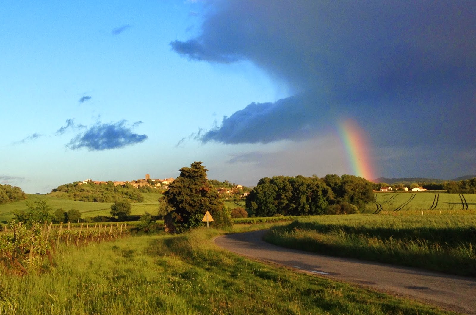 Bellegarde du Razès BELLEGARDE Après la pluie un bel arcenciel.