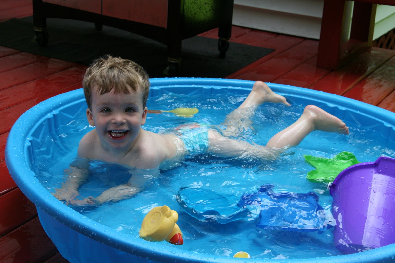 can i put a kiddie pool on my deck