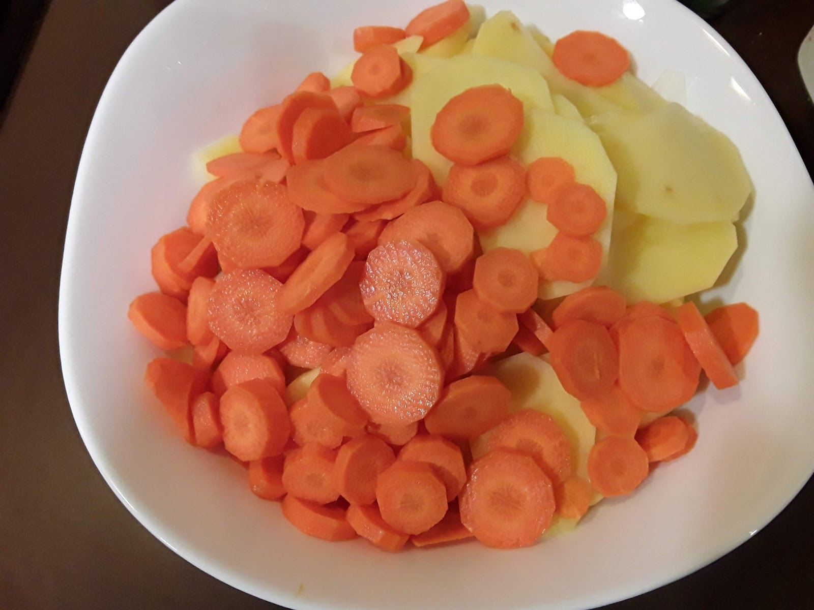 TORTILLA DE PATATAS, CEBOLLA, ZANAHORIA Y COLIFLOR COCINASERGI