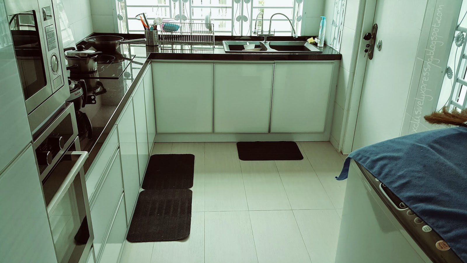 My Xclusively Xpressing Kat Ruang Tangga Tu Dulu Open Skang Dah Dibuat Ala2 Stor Mini Ada Pintu Kecil Disitu