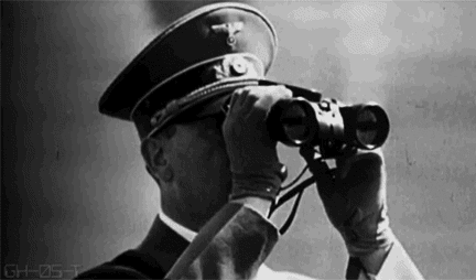 Hitler mit Fernglas witzig animiert