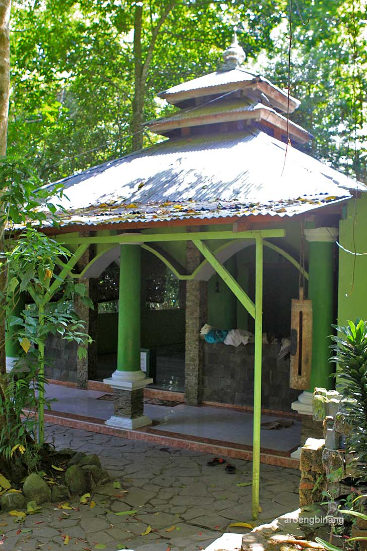makam syekh sadzali rejenu kudus