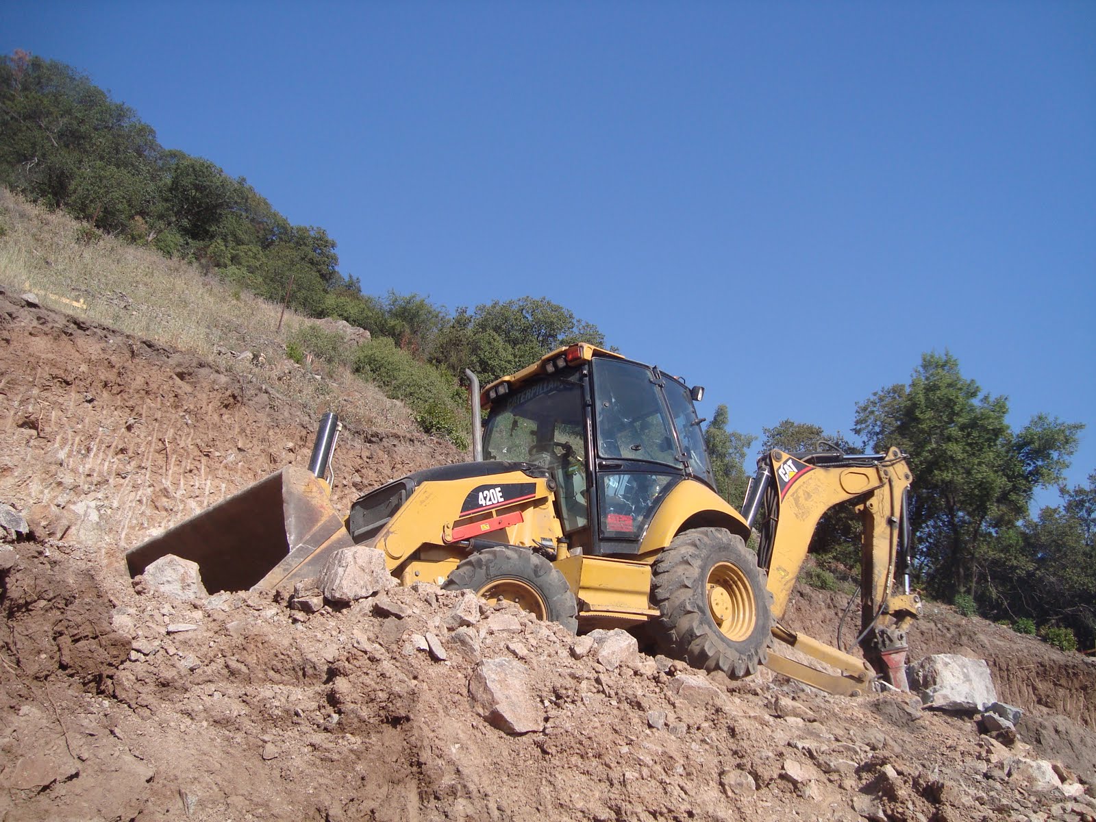 Maquinarias Armstrong E.I.R.L: Demolicion de Rocas