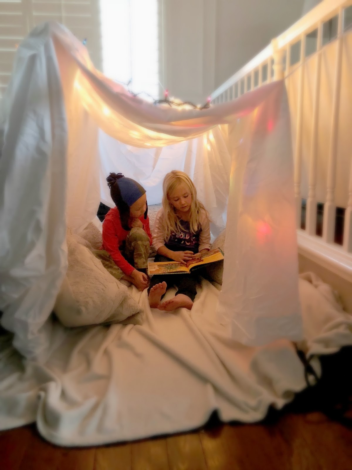 Toddler Approved! Twinkle Lights Christmas Fort for Kids