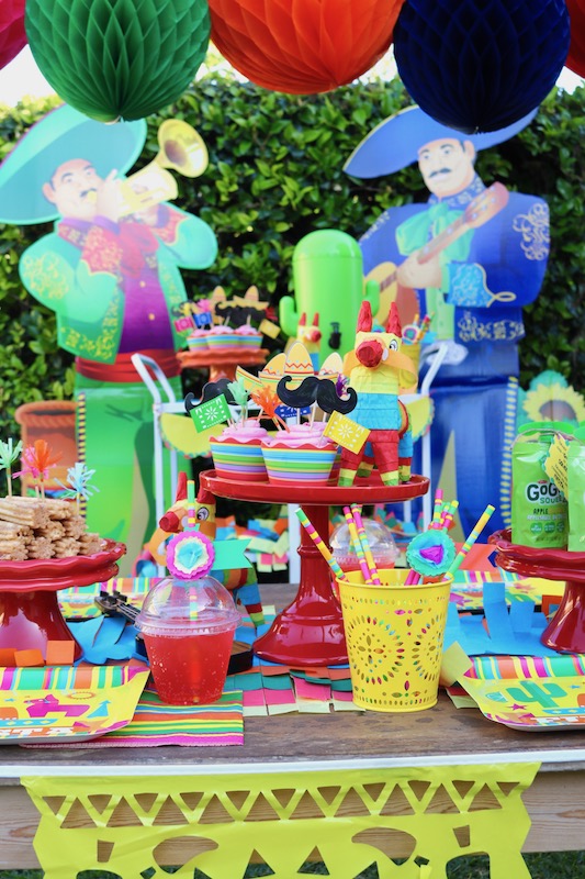 How to throw a kid friendly Fiesta! LAURA'S little PARTY