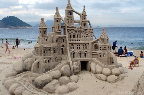 これが全部砂？砂像・サンドアートの驚くべき作品 。7つ【art】　海にできた巨大な砂のお城 