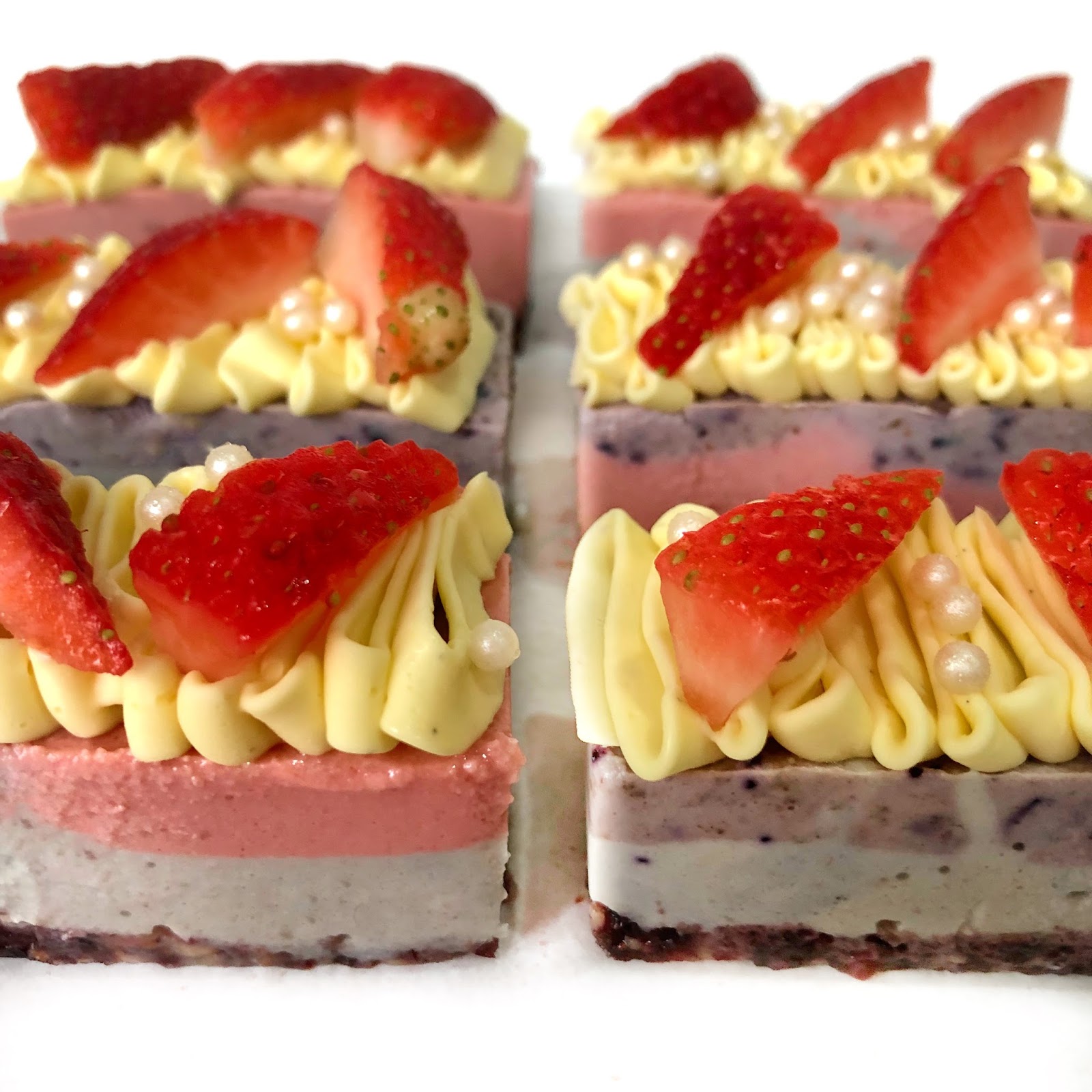 raw blueberry cheesecake