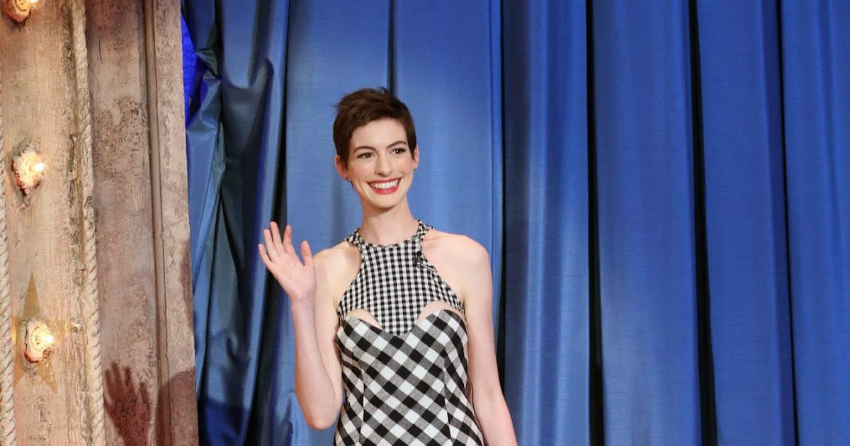 Red Carpet Dresses: Anne Hathaway - Late Night with Jimmy Fallon 2012
